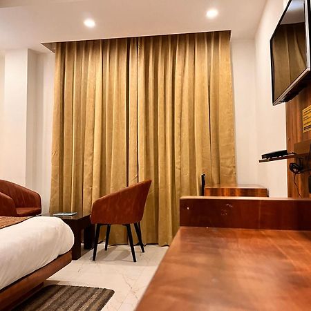 Hotel The Onix Dehradun Ngoại thất bức ảnh