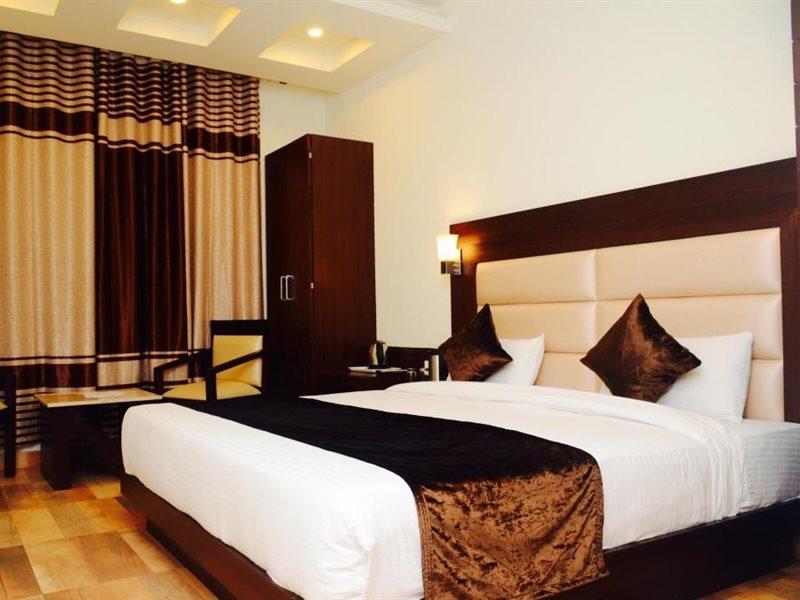 Hotel The Onix Dehradun Ngoại thất bức ảnh