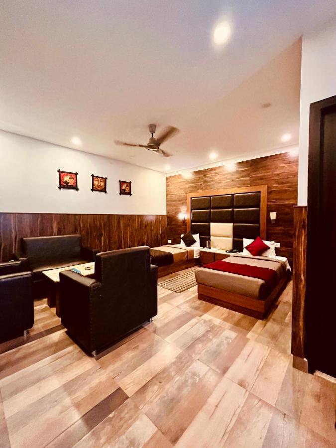 Hotel The Onix Dehradun Ngoại thất bức ảnh