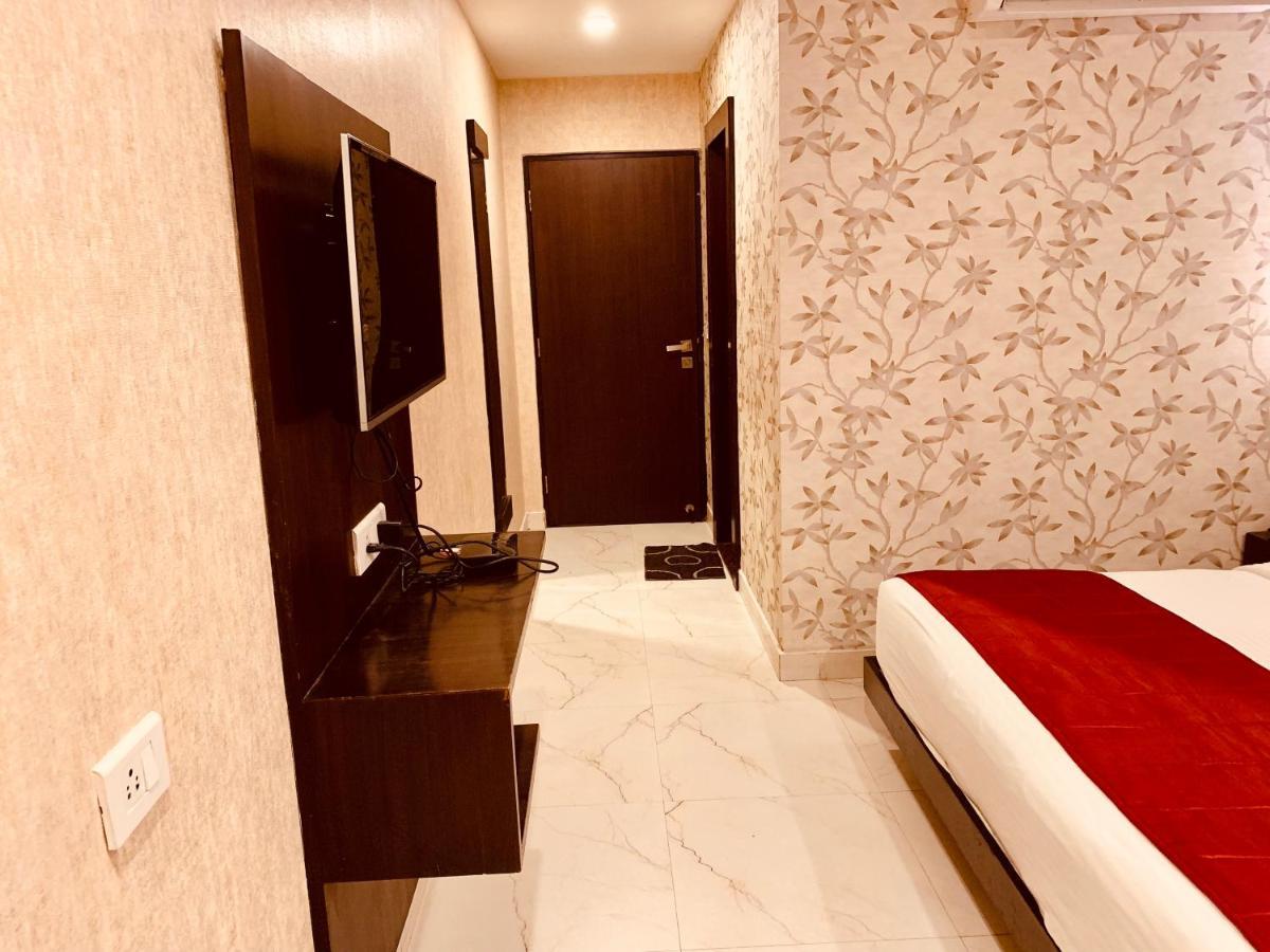 Hotel The Onix Dehradun Ngoại thất bức ảnh