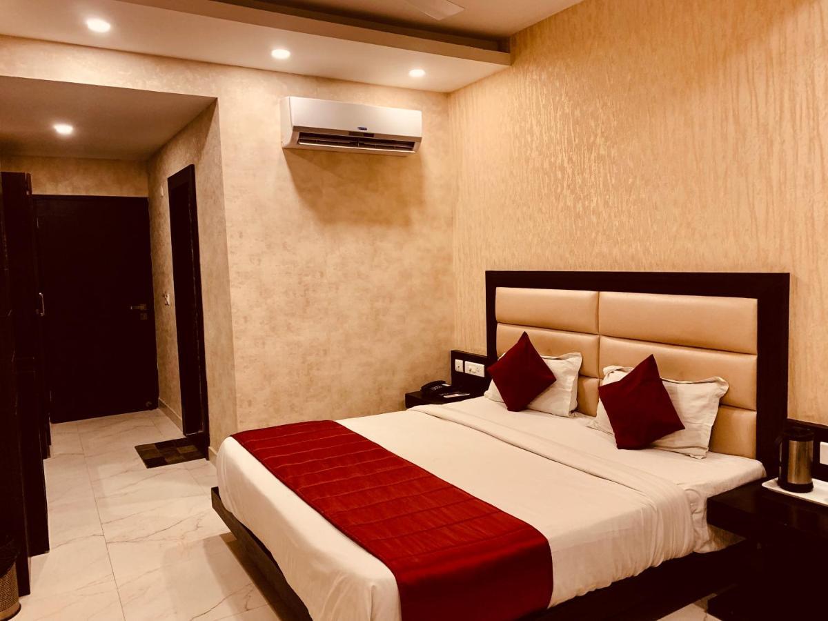 Hotel The Onix Dehradun Ngoại thất bức ảnh