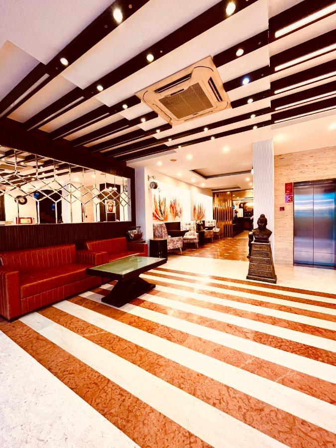 Hotel The Onix Dehradun Ngoại thất bức ảnh