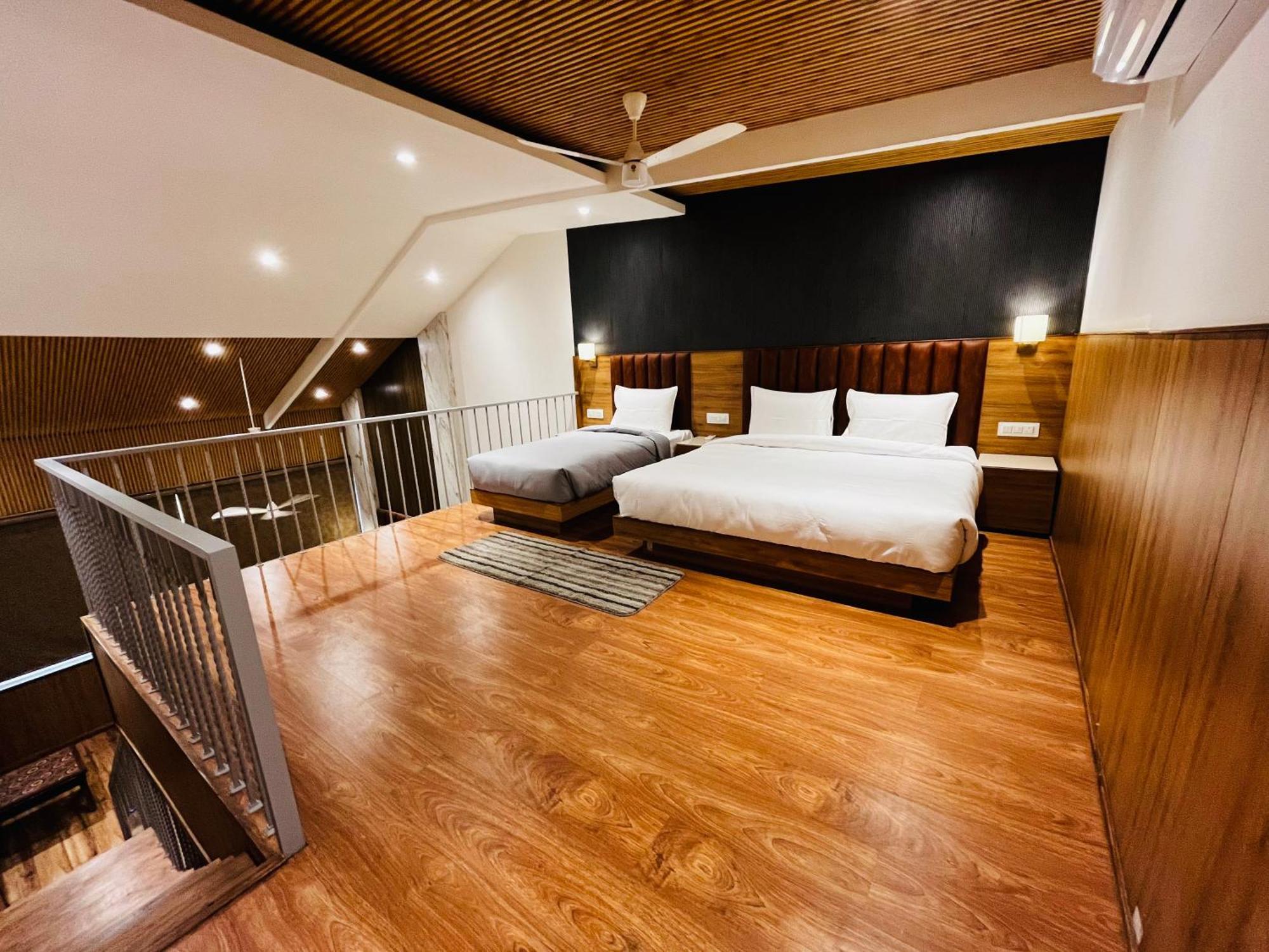Hotel The Onix Dehradun Ngoại thất bức ảnh