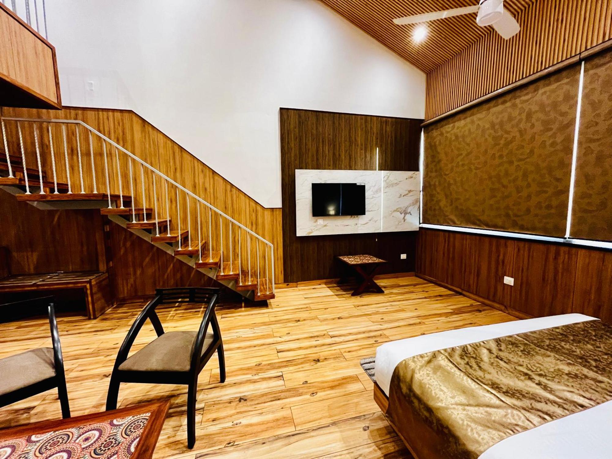 Hotel The Onix Dehradun Ngoại thất bức ảnh