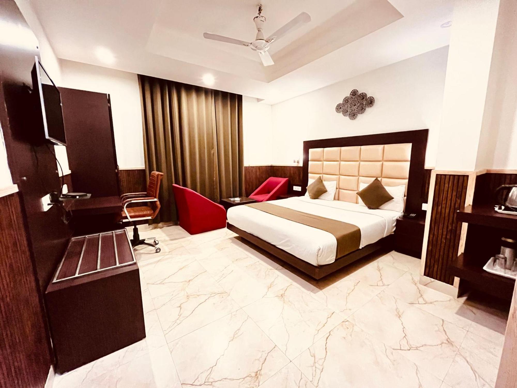Hotel The Onix Dehradun Ngoại thất bức ảnh