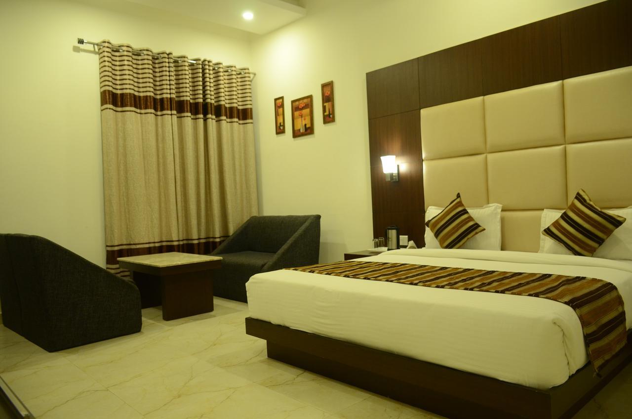 Hotel The Onix Dehradun Ngoại thất bức ảnh