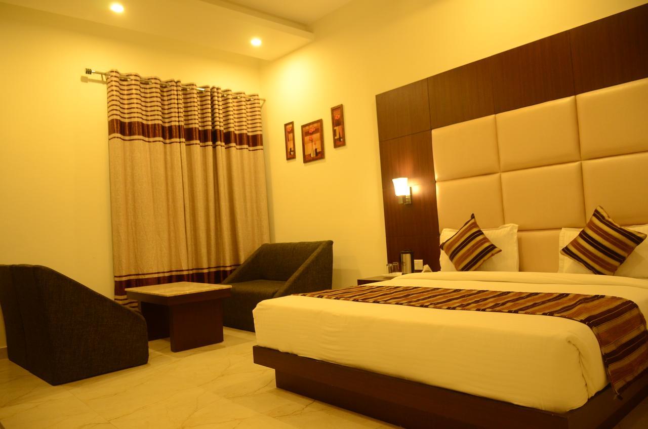 Hotel The Onix Dehradun Ngoại thất bức ảnh