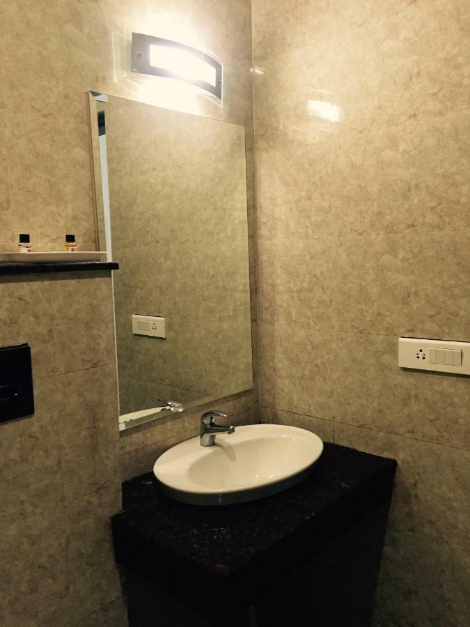 Hotel The Onix Dehradun Ngoại thất bức ảnh